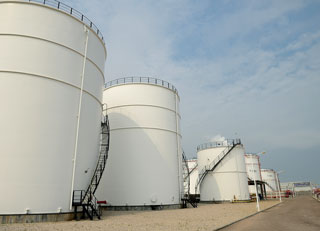 Storage tanks containing dangerous chemicals require multiple levels of instrumentation, controllers and software that can monitor the contents of a vessel and provide an alarm in the event of a leak or overfill event.